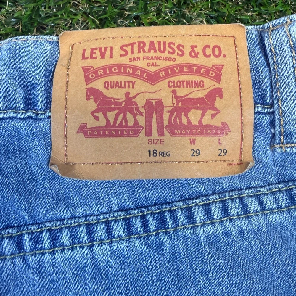 Levis 502 Regular Taper Jeans Light Wash Distressed Denim 29x29 Womens 18 Reg